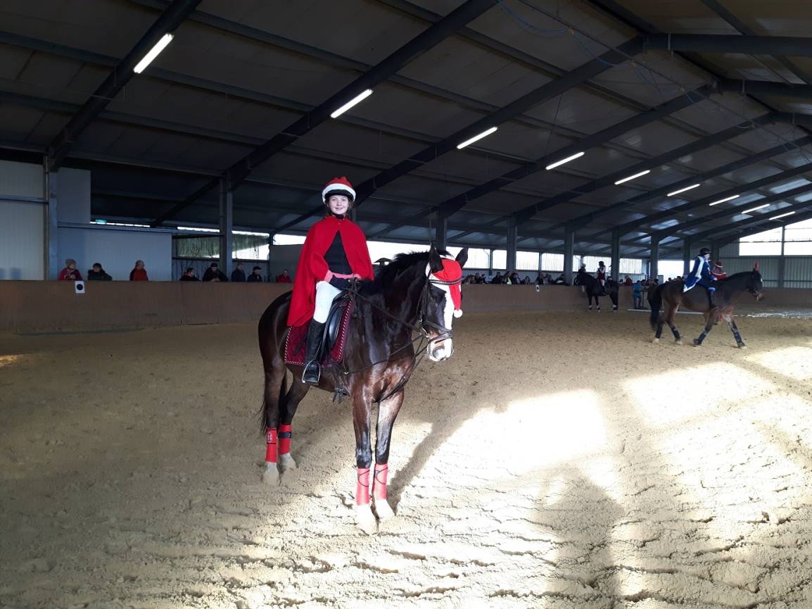 Auf dem Foto ist Emily mit Valido zu sehen. Weitere Impressionen sind auf der Homepage des Vereins zu finden: https://rfv-schmalbroich-kempen.de