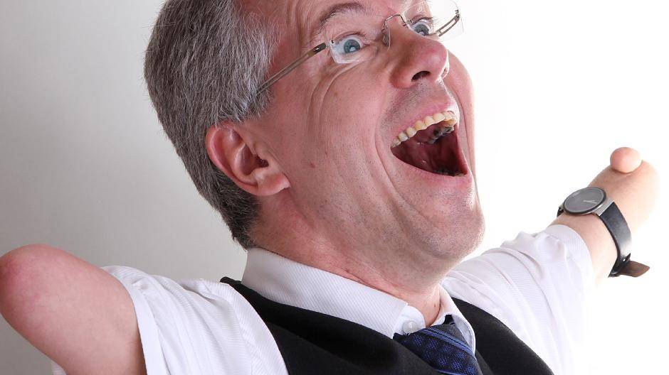  Kabarettist Rainer Schmidt präsentiert einen Auszug aus seinem Programm „Däumchen drehen“. 