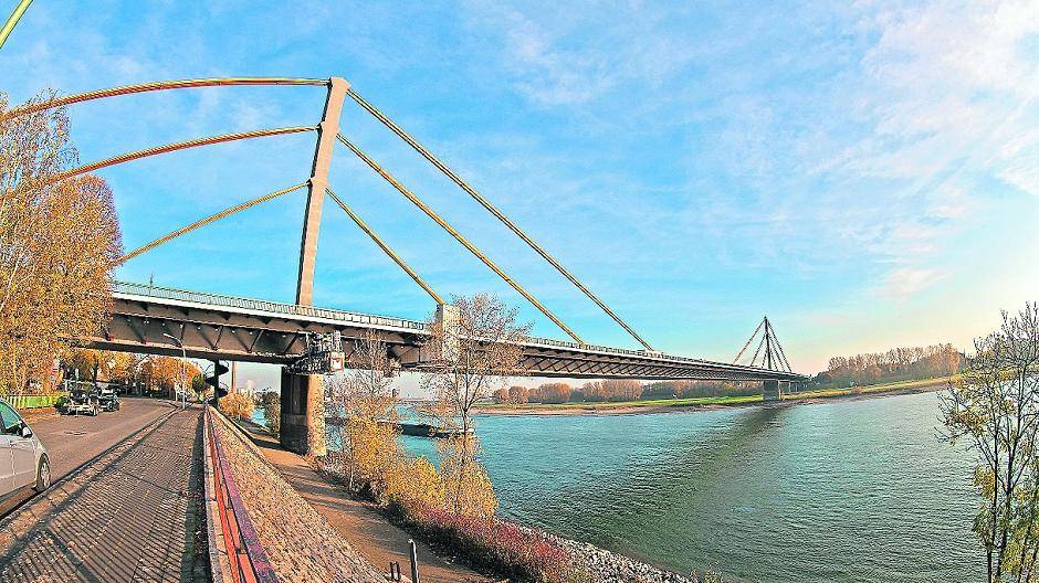  Die A40 Brücke gehört zu den vordringlichsten Aufgaben, um Duisburgs Infrastruktur für Verkehr und Logistik zu stärken. Die neue Brücke wurden in nur einem Jahr geplant. Dies sei durchaus beispielgebend, denn schnelle Planungen werden auch schneller akzeptiert. 