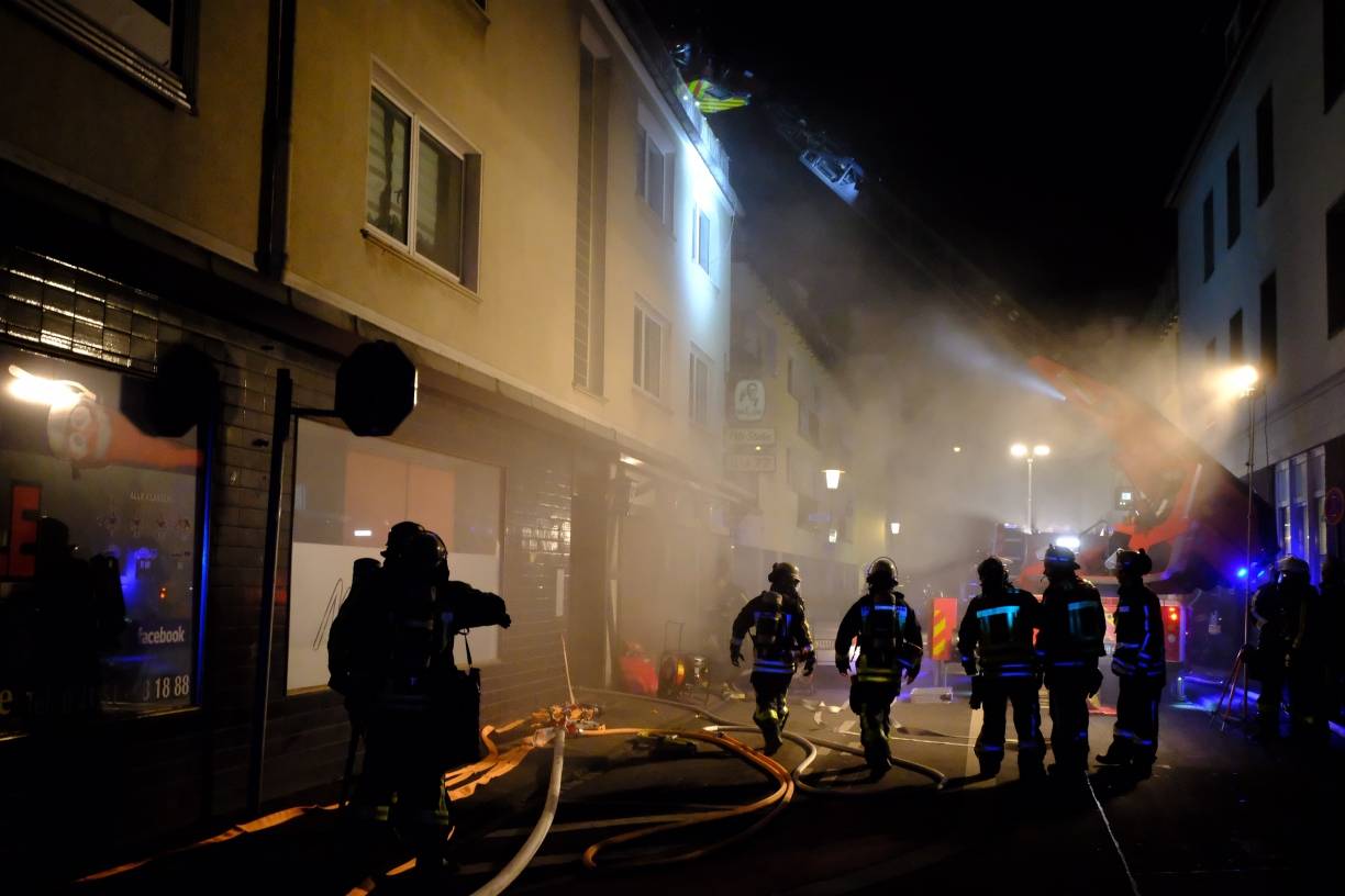 Kellerbrand: Feuerwehr rettet acht Personen