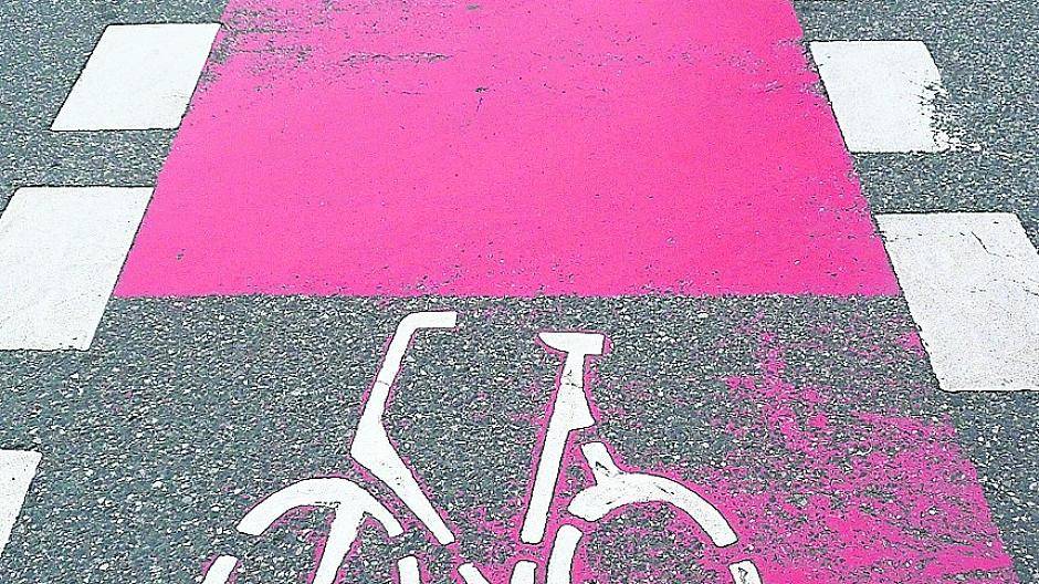  Die Baumaßnahme Radweg startet. 