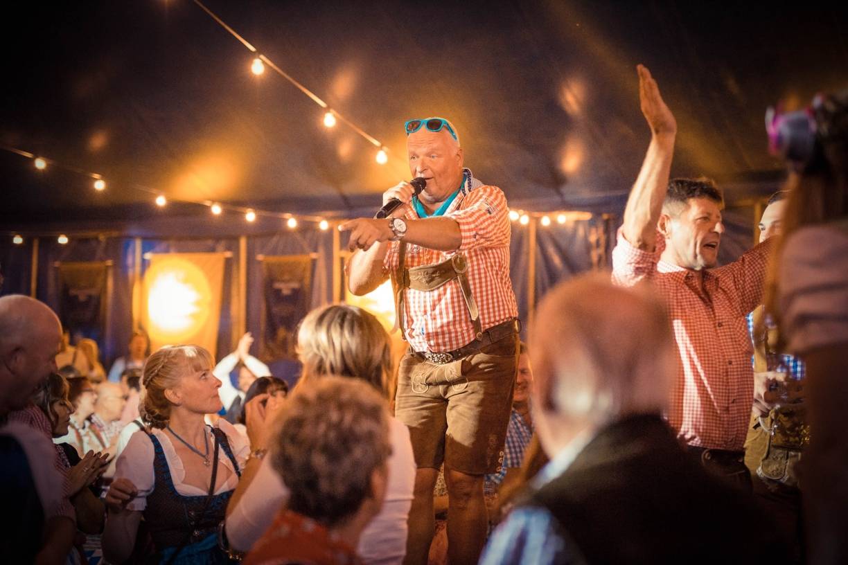 Entertainer Willi Girmes wird gekonnt stimmungsvoll durch das Programm führen.