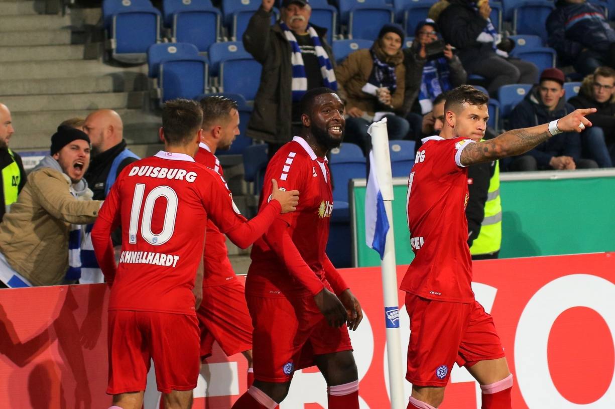 Jubel, ganz viel Jubel. Hier nach dem frühen 1:0 von John Verhoek.