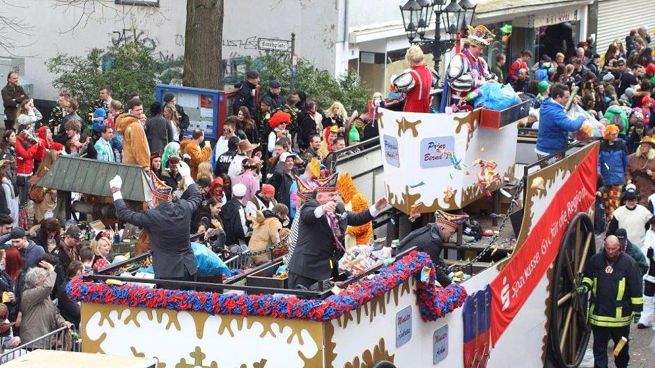 60.000 sehen den Zug in Uerdingen