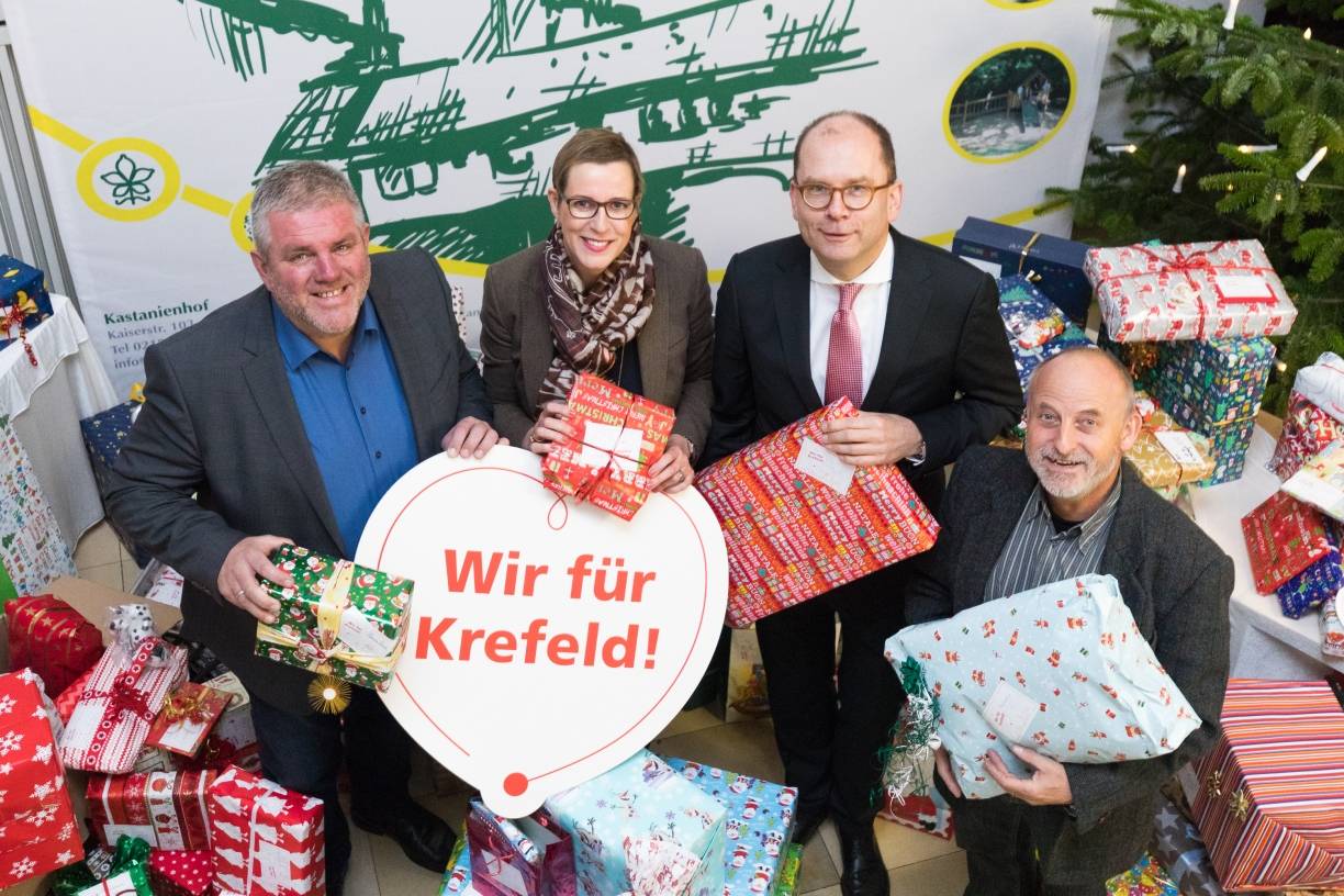 SWK stellt den Wunschbaum auf