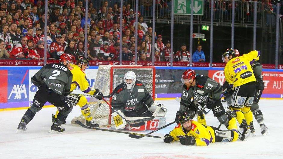 Aktuelle Bilder vom Spiel: Pinguine - Kölner Haie
