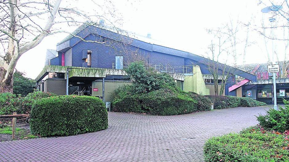 Irgendwie in die Jahre gekommen: Die Werner-Jaeger-Halle in Nettetal-Lobberich. Im kommenden Jahr wird mit der Sanierung begonnen.