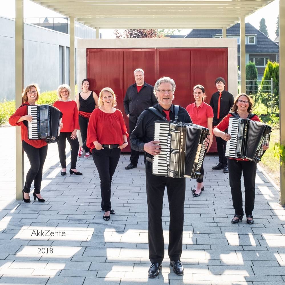 Weihnachtsmitsingkonzert, „bis der Baum brennt“: Akkordeon goes Christmas
