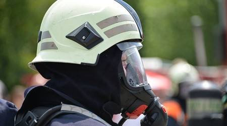 Täter schlagen Schaufenster ein und flüchten