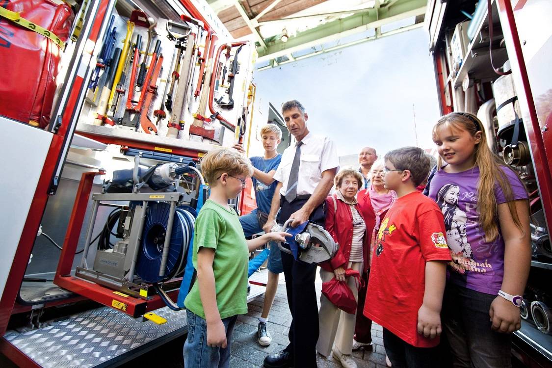 Nachbar lädt ins Wohnzimmer