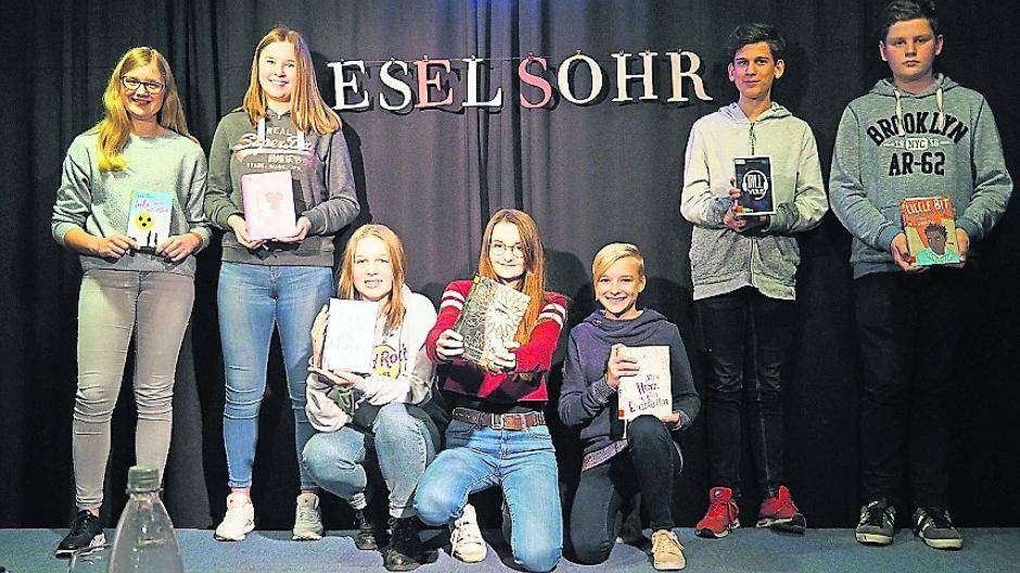 Die Jury hat entschieden (von links): Verena Caspers, Lea Bloemen, Hanna Kümpel, Laura Kemps, Johanna Eirmbter, Florian Wagner und Ole Peters.