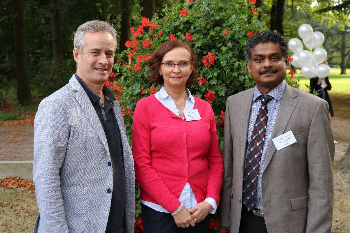 Antoine Selosse (Vorsitzender des Europäischen Kulturzentrums), Sabine Thaler (Konferenzdolmetscherin) und Jeyaratnam Caniceus (Initiator "St. Martin - Kulturerbe der Menschheit")