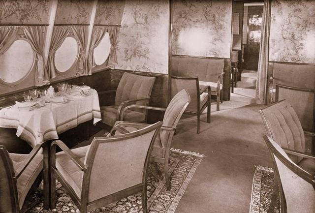  Ein Blick ins Innere des Flugbootes - der Salon. 