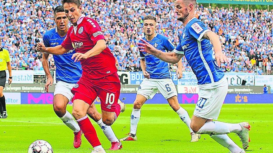  In der ersten Halbzeit hatten beide Teams ihre Chancen, nach der Pause begann die „Heller-Gala“. Fotos (2): Herbertz 