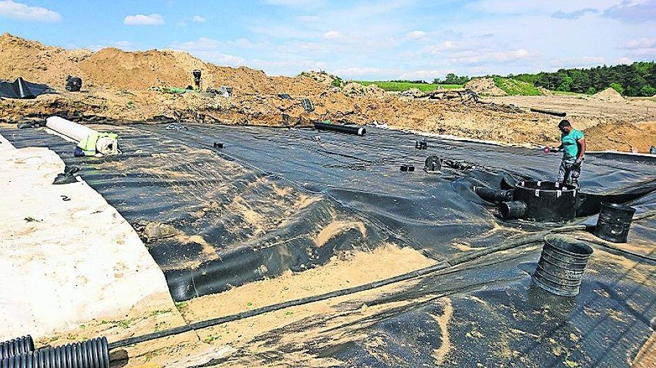  Einbau einer Kunststoffdichtungsbahn im zweiten Bauabschnitt der Altdeponie Brüggen I. 