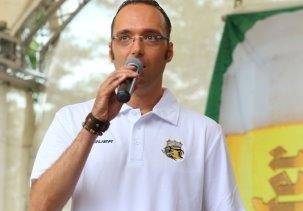 Yayla Türk wirbt bei den Pinguinen