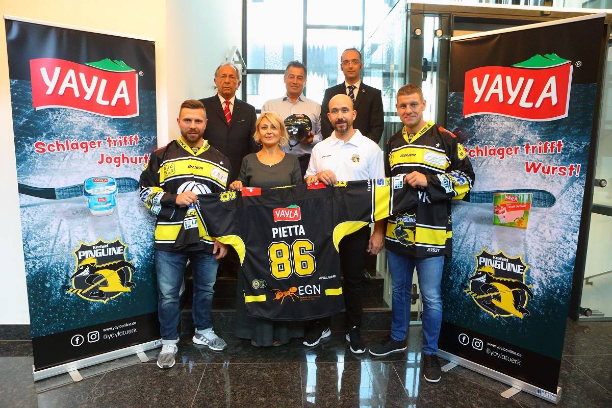 Yayla Türk wirbt bei den Pinguinen