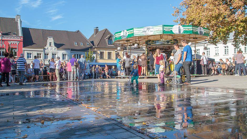 Das Wasserspiel auf dem Großen Markt  konnte bei bestem Wetter auch genossen...