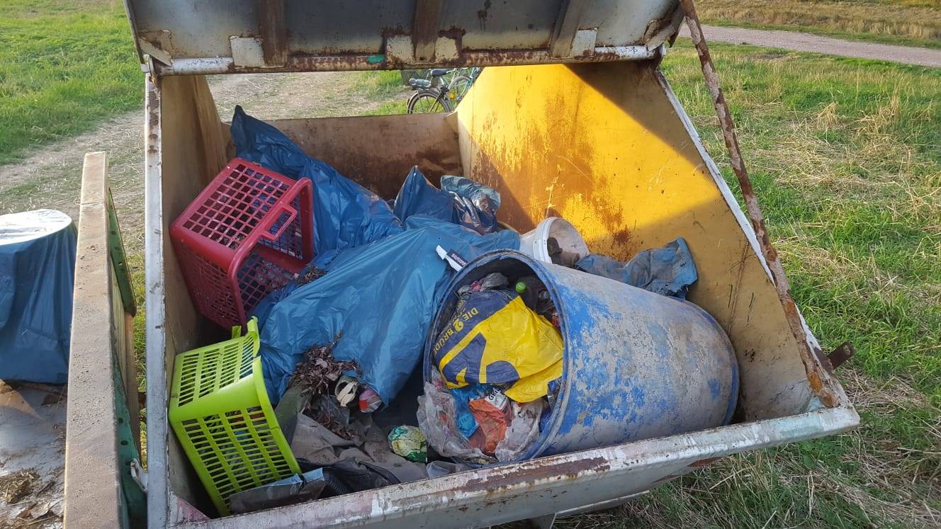  Der Container war am Ende voll. 