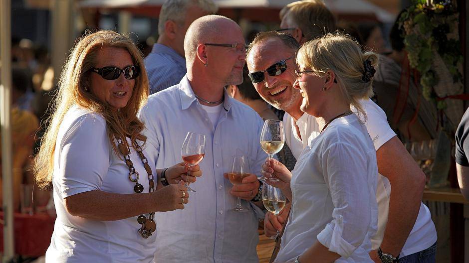  Entspannter Hochgenuss am Sommerabend: das Duisburger Weinfest. Foto: krischerfotografie.de 