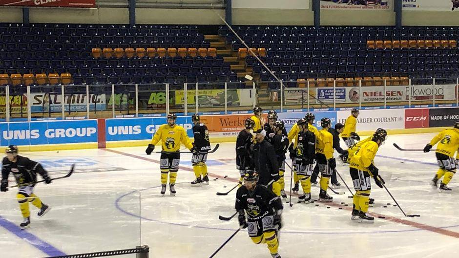 Pinguine: Schrecksekunde in Heerenveen