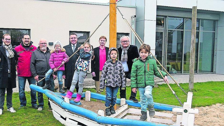 Eine Segeljolle für den Kinderhafen