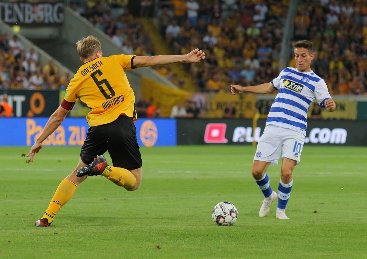  Fabian Schnellhardt und Marco Hartmann im Zweikampf.  