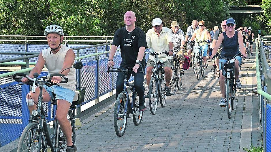 Über den grünen Pfad ging es vom Landschaftspark Nord Richtung Ruhrort, um sich hier einen Eindruck vom Umbau der Vohwinkelstraße zu verschaffen.