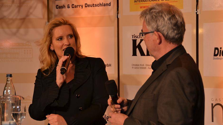  Kein Sturmtief, nur leichte Windböen und gelegentliche Wortschauer, aber vor allem eitel Sonnenschein bei milden Temperaturen: Manni Breuckmann im Landhaus-Talk mit Claudia Kleinert. 