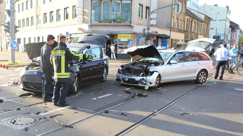 Beide Pkw hatte es ziemlich hart getroffen