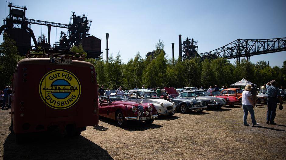  Die Oldtimer nach der Rückkehr im Landschaftspark Nord. 