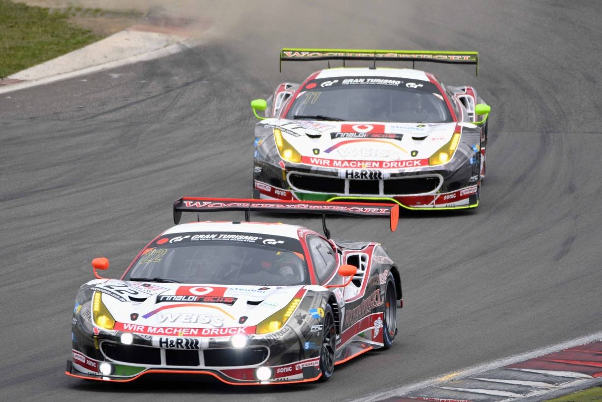  Die beiden "Wochenspiegel"-Ferrari kamen beim 4. VLN-Lauf als Zweiter und Dritter ins Ziel. 