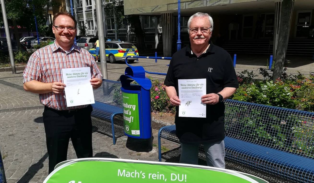 Für Homberg/Ruhrort/Baerl dabei(vl): Bezirksmanager Markus Dorok und Bezirksbürgermeister Hans Joachim Paschmann.