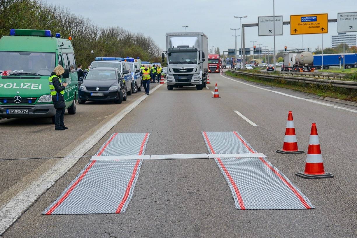 Polizei stoppt Brummis