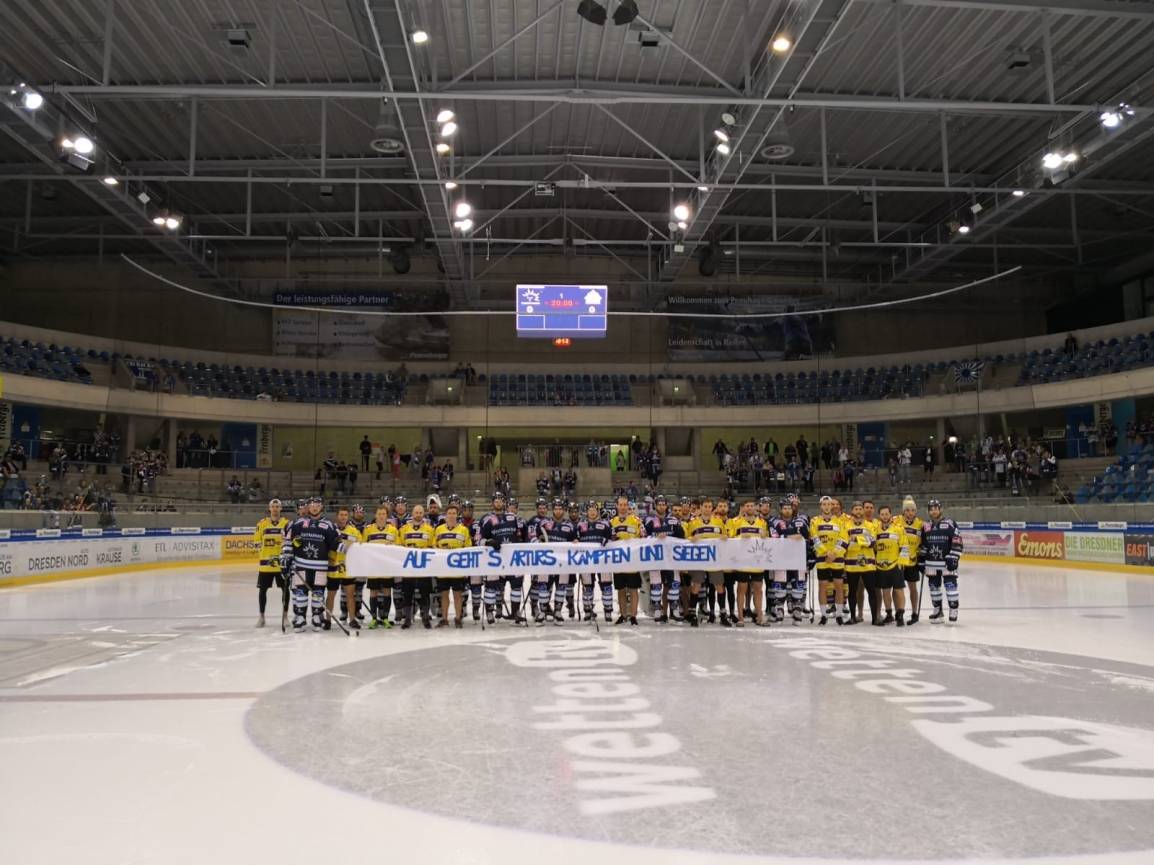 Pinguine demontieren Eislöwen Dresden