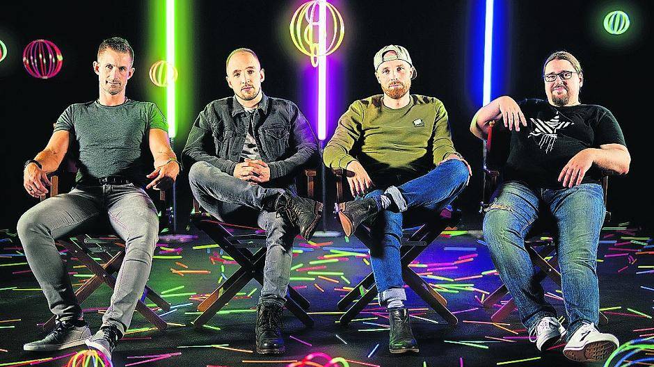 Christopher Janowski (Gitarre), Felix Ehren (Gesang), Jan Mündges (Bass) und Carlos Gottberath (Schlagzeug/Percussions) sind Egoecho.