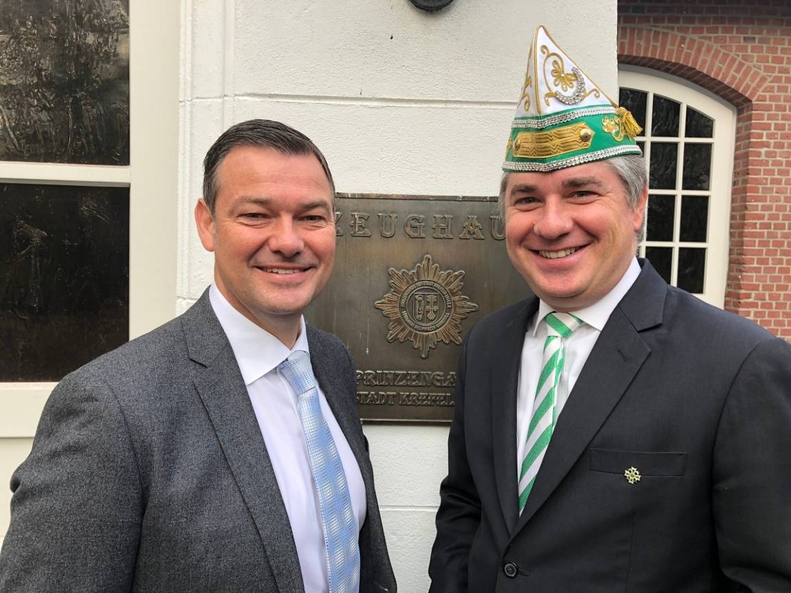 Damensitzung nach jecker Pause