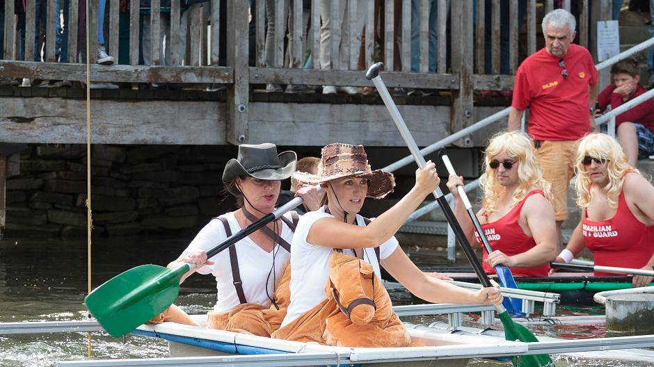 Mit der Wanne übers Wasser