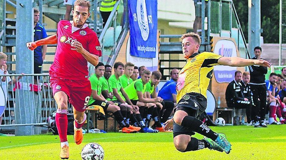  Ahmet Engin beim 3:0-Sieg gegen Wacker Burghausen. 
