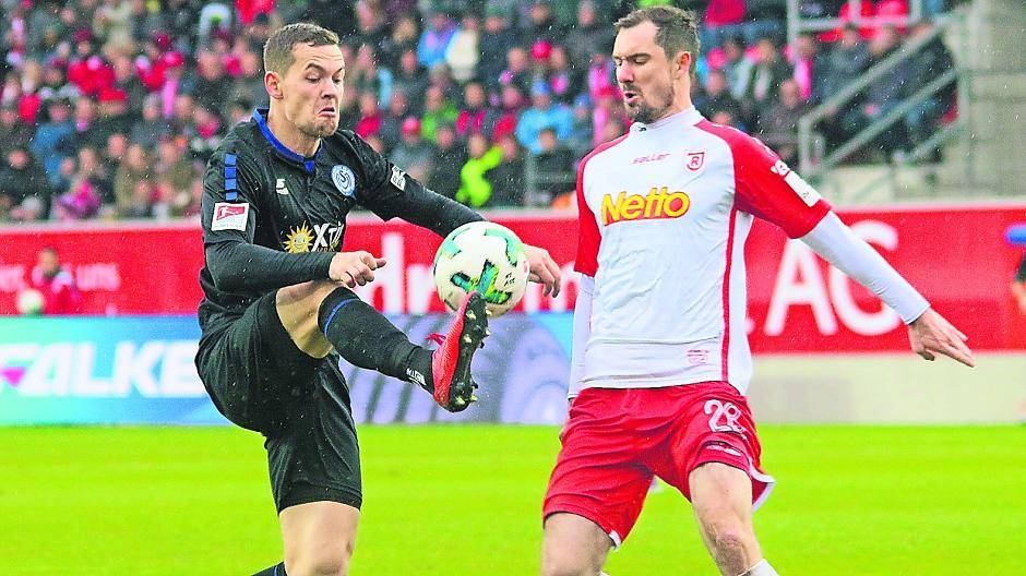  Im Hinspiel gab es für Stanislav Iljutcenko &amp; Co. eine üble 0:4-Klatsche im Regen von Regensburg. 