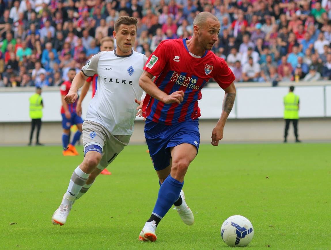  Tanju Öztürk kennt die MSV-Arena noch aus seiner Zebra-Zeit. Am Donnerstag siegte er mit dem KFC 1:0 gegen Mannheim. 