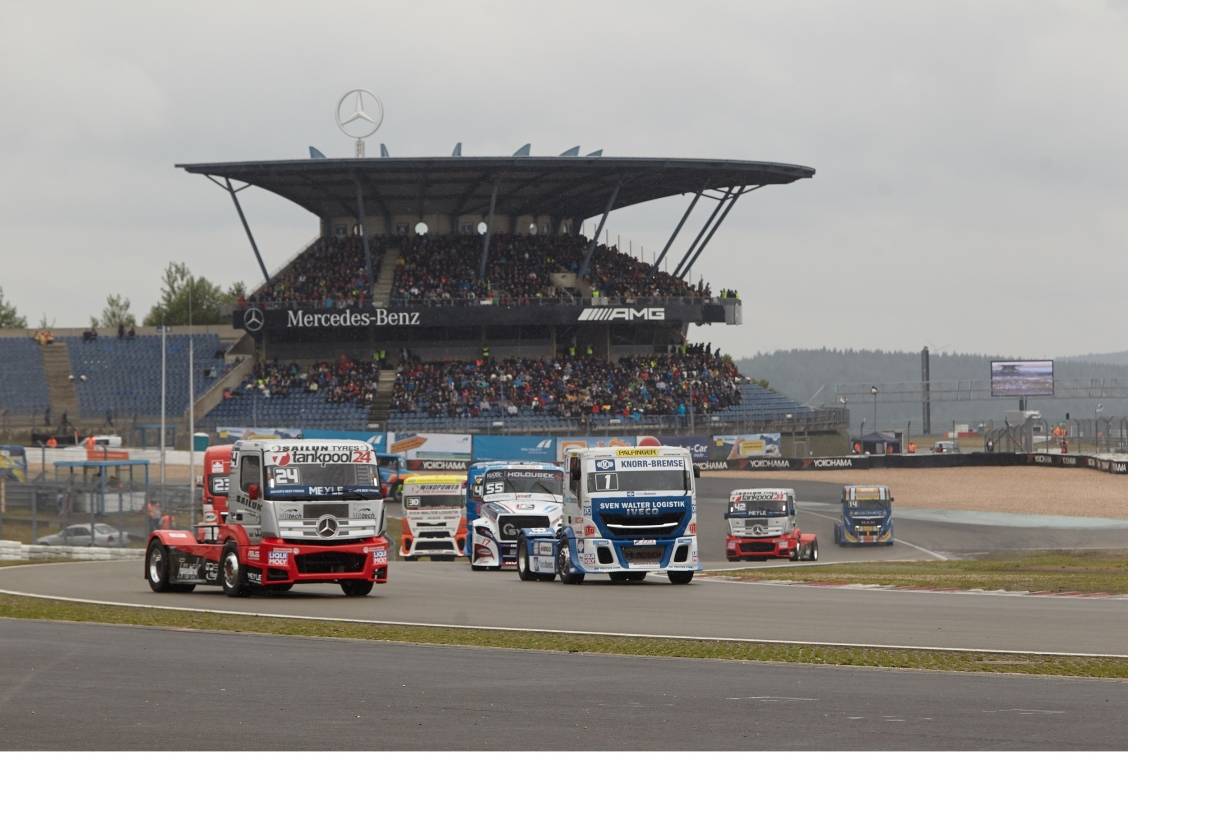  Tonnenschwere Renn-Trucks mit über 1000 PS Leistung donnern beim Truck-Grand-Prix über den Nürburgring. 
