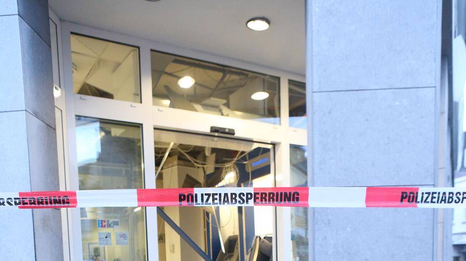 Geldautomaten gesprengt - Chaos verursacht