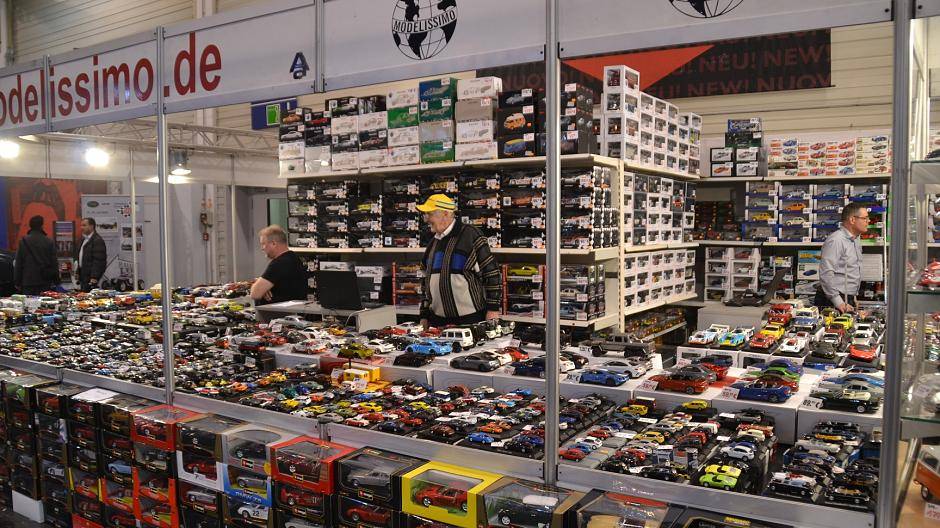 Wer selbst bei den Oldtimern auf dem Freigelände nicht fündig wurde, weil auch zu...