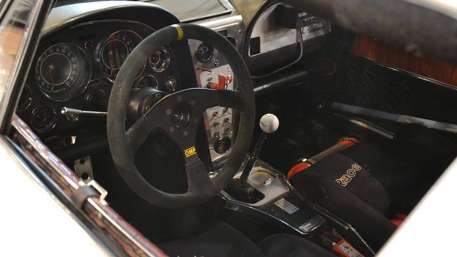Blick in ein Renn-Cockpit einer Corvette C2, mit 545 PS aus dem Baujahr...