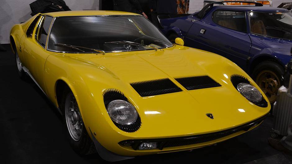 ... Super-Sportwagen wie der Lamborghini Miura gefertigt...