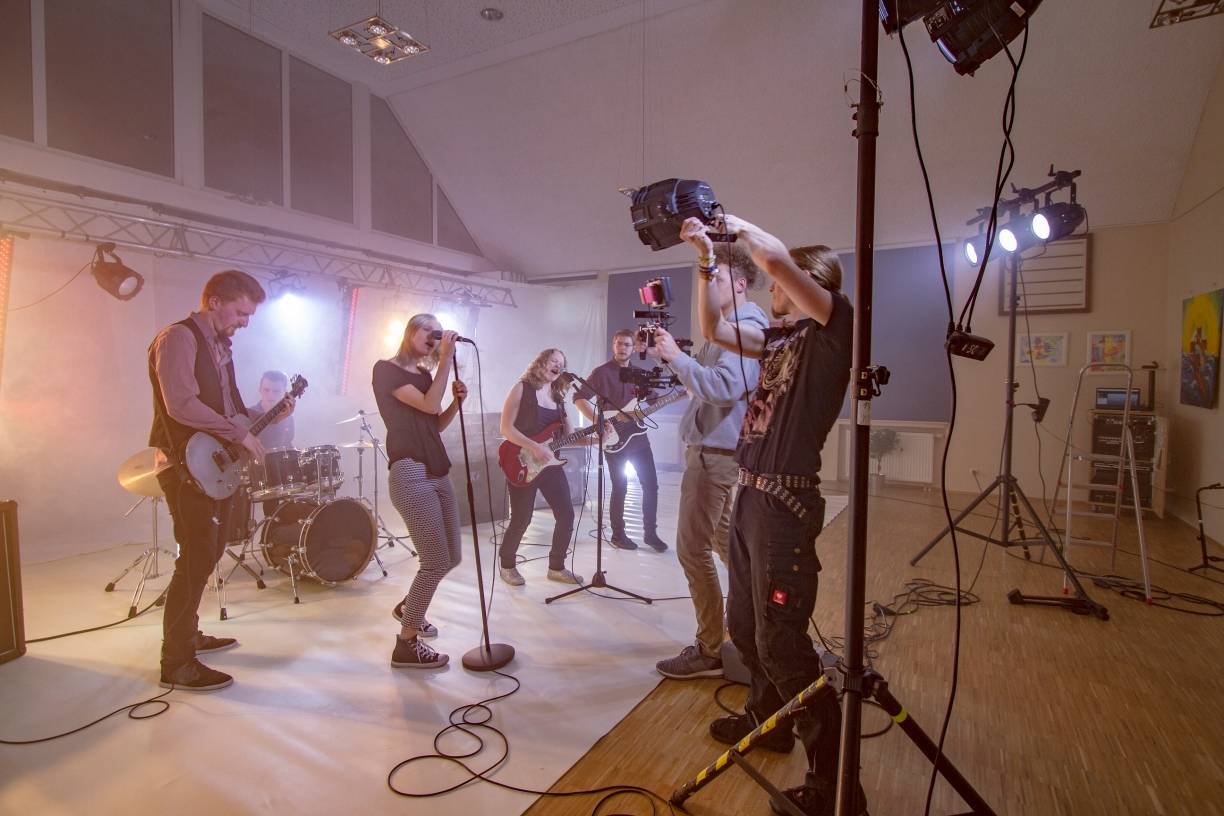 Brave New World: Worth It - das erste Musikvideo