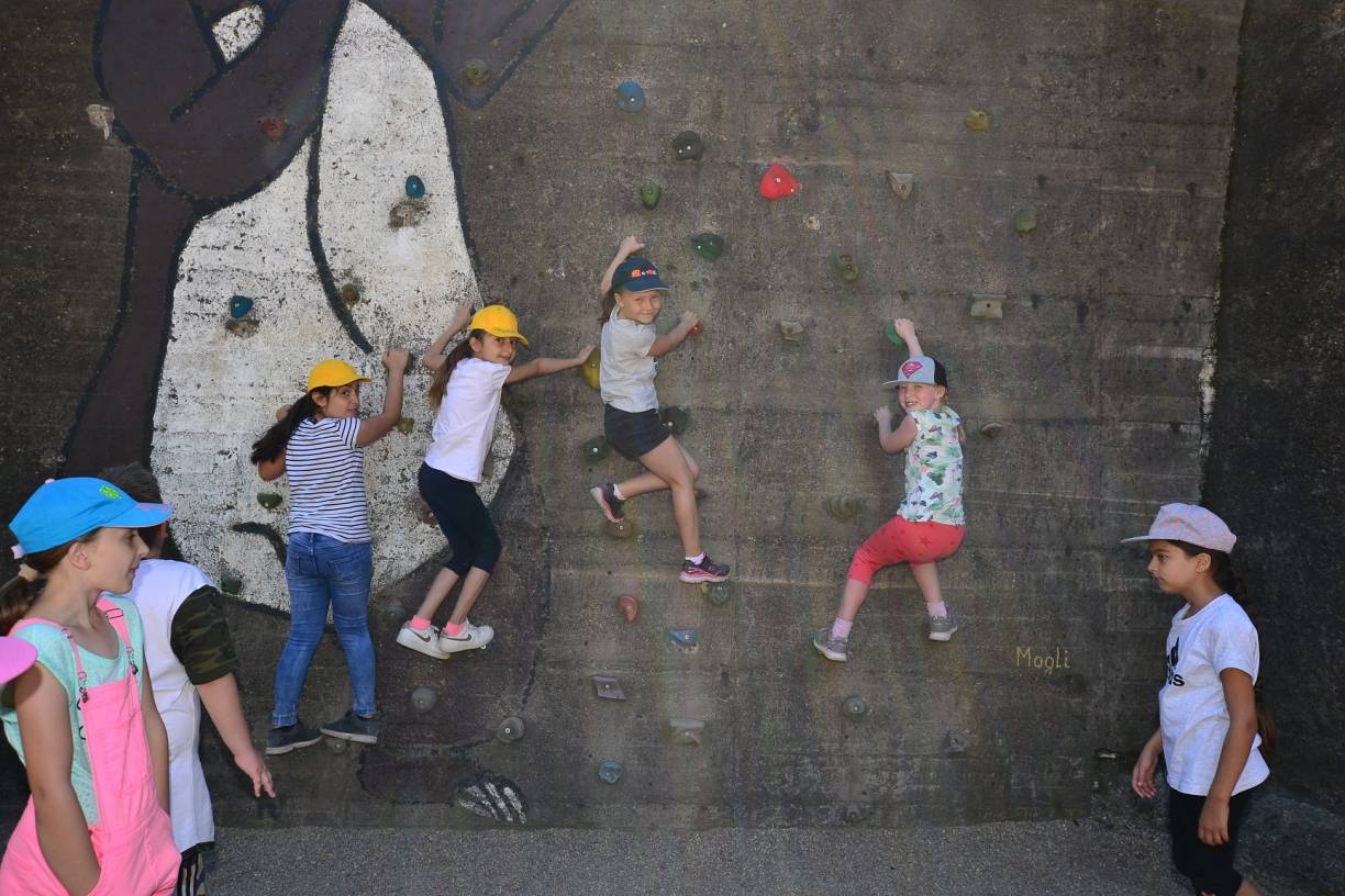  Und ab die Wand hoch! 