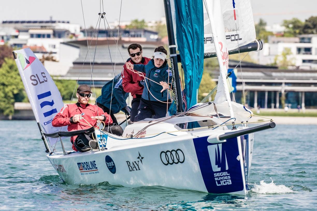  Das Team der Seglergemeinschaft Lohheider See auf Sieg-Kurs auf dem Bodensee. 