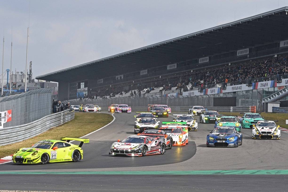  Start zum 1. Lauf der VLN-Langstreckenmeisterschaft 2018 am Nürburgring. 